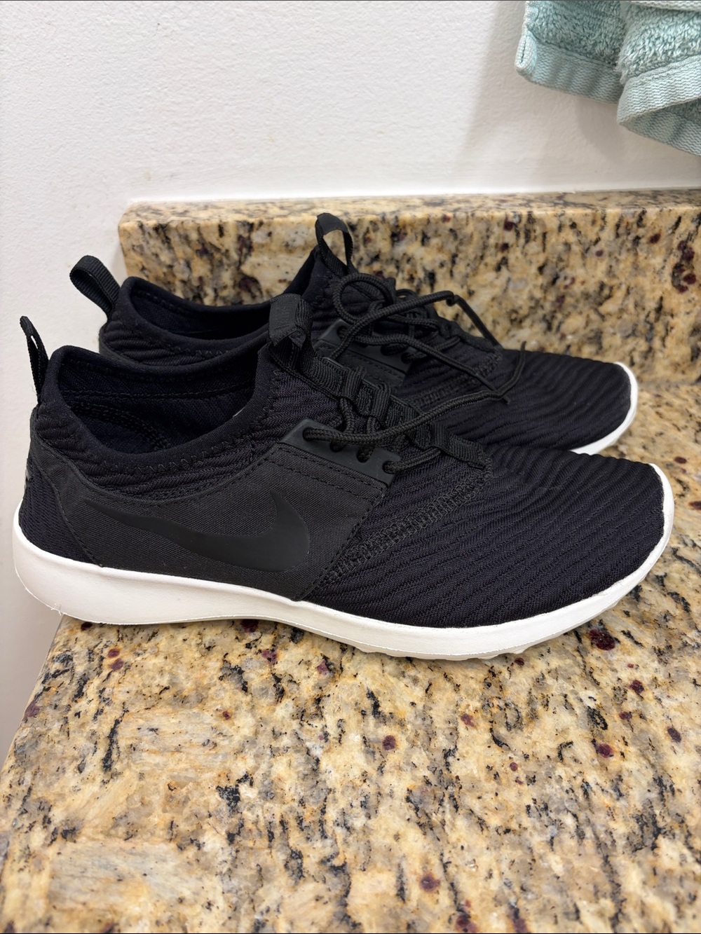 Nike Women's Black Athletic Sneakers with White Sole size 7.5 , brand new